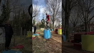 Salto in lungo con la bici! 