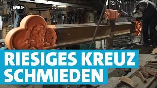 Schmiedekunst: Gusseisernes Kreuz restaurieren