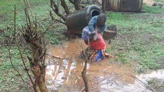 Poor village mother rescued her son from heavy rain and deep floods