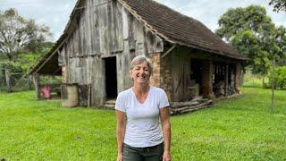 MULHER VIVE SOZINHA NESTE CASARÃO DE 100 ANOS -ELIANE