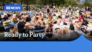 A million people gather around Sydney Harbour foreshore to ring in 2025 | ABC News