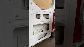 MOLLE-Trägersystem MB Sprinter. So einfach zu montieren! #shorts #sprinter4x4 #mollepanel #vanlife