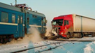 Поезд РАЗОРВАЛ Фуру На Переезде! Крушение Электрички В Белоострове / Разбор Катастрофы