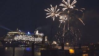Mein Schiff 6 - Taufe & Feuerwerk vor der Elbphilharmonie Hamburg 2017