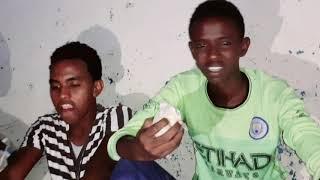 cabdulaahi and dayax mahamed oo ku tartamaya biyo ila daawada