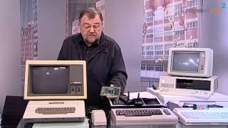 Alte Computer Apple II Plus, Sinclair ZX81, IBM 5150, Texas Instruments TI 99 und Commodore 64