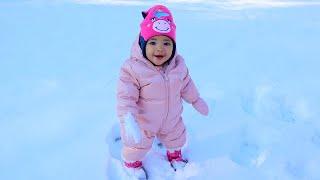 KIRAH'S FIRST TIME IN THE SNOW!!