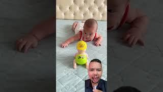 Si Bayi lucu dan imut vs mainan bayi #shorts