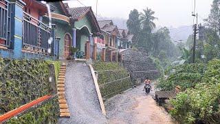 Rain in Indonesia's mountain villages||a good time to relax||sleep in 5 minutes