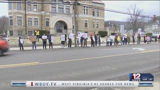 Rally in support of federal workers held in Elkins