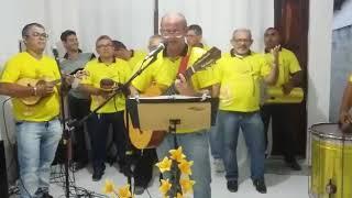 Seu Osvaldo recentemente largou a vida de pagode para entrar na banda da igre Tenta adivinha quem é