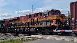 (Nice Driver/Train Meet/Kansas City Southern!) CN 397 - 2973 & KCS 4861 And VIA 76 - 904 In Lynden