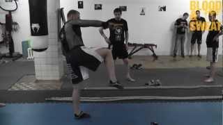 Александр Шлеменко. Удары ногами. Alexander Storm Shlemenko. Do a right kicks.