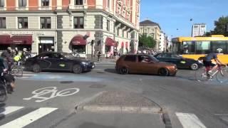 Watch as Copenhagen Drivers Turning Right Exhibit Incredible Patience for Cyclists (as they should)