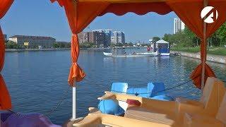 «Астрахань 24» выяснял, насколько безопасны водные прогулки по каналам и рекам города