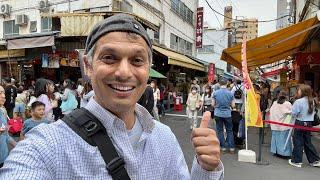 Tsukiji Market is SO CROWDED | Tokyo Street Food View