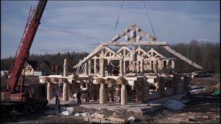 Montage vom Blockhaus in Russland. Kanadischer Style aus Zirbe.