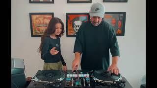 Always fun scratching with Dad ️️ @iamdjshock