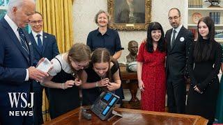 ‘This Is Momma’: Family Speaks to Evan Gershkovich From the Oval Office | WSJ News