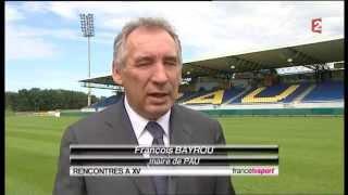 Rugby "J'ai joué à l'ouverture et au centre naturellement" (@bayrou)