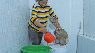 Mom Taking Bathe For Adorable Luna With Tiny Valen