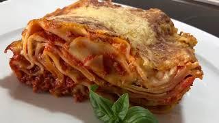 Lasagne Bolognese selber machen, Make lasagna bolognese yourself,Prepara le lasagne alla bolognese