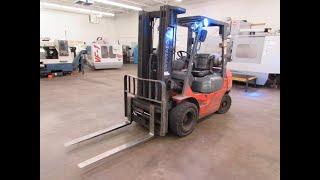 Toyota 7FGU25 4550lb Capacity LP Powered Fork Lift with Fork Positioner