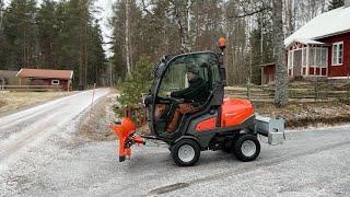 Köp Redskapsbärare Husqvarna P525D med redskap på Klaravik