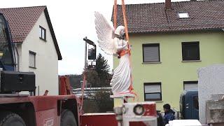 Engel Skulptur Bewegung Kran