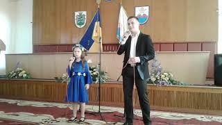 Мамина пісня (виконують Іринка Опаряк та Максим Огороднік)