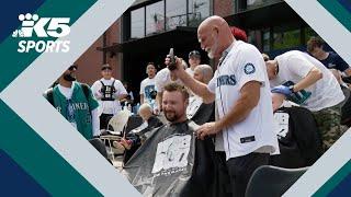 Jay Buhner cuts Cal Raleigh's hair on 30th anniversary of "Buhner Buzz Night"