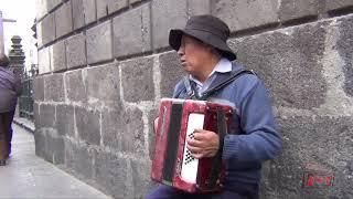 Accordion Player in Quito - Sendas Distintas (cover)