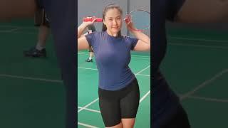 SIAPA YANG MAU NEMENIN TANTE MAIN BADMINTON | #shorts #tiktok