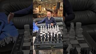 Это специальные диван и #кресло для игры в шахматы?
