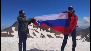 Русский дом в Ереване и группа из РФ, Армении и Ирана поздравляют с Днем России с вершины Арагаца.