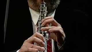 15  OBOE Henrik Chaim Goldschmidt plays 'Gabriel's Oboe RECORTADO