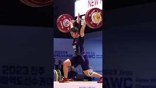 18 y/o Pei Xinyi (59kg ) 133kg / 293lbs C&J Junior World Record! #weightlifting #slowmotion