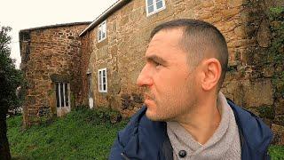 ¿ Por qué SE GASTA UNA FORTUNA en esta CASA de ALDEA para luego dejarla ABANDONADA ? Galicia rural.