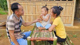 Mr. Cao makes bamboo tables and chairs as gifts, boundless joy | La Thị Lan