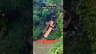 Nasib Berbeda Berbagai Kendaraan Truck Bus Mini Truck Van #shorts #crash #accidentnews