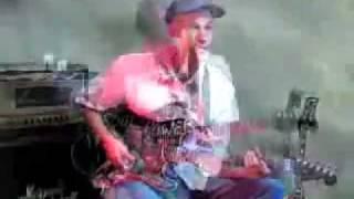 Tom Morello: Tricks & Guitar Gear - Part 2/3