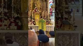 Father Jan de Bruyn gives Blessing at first Mass PRIMIZ