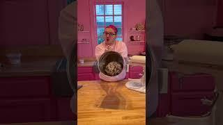 First studio kitchen video…*drumroll*… CINNAMON CHIP SCONES  : #shorts #short #trashyqweenz