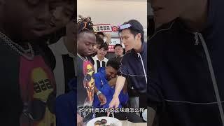 这个翻译有点虎#疯狂小杨哥 #三只羊网络 #散装英语 #搞笑 #疯狂小杨哥 #疯狂小杨哥