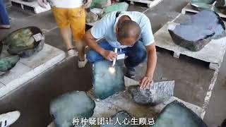 翡翠故事會1：不被看好的大水石竟然一刀切出一個億:#赌石#翡翠#翡翠原石#现场直播#直播切赌石#玉石#shorts