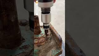 Impact screwdriver remove the rusted  screw