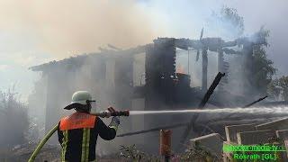 [GEBÄUDEBRAND] - Haus wird Raub der Flammen - LÖSCHARBEITEN DER FEUERWEHR - [E]