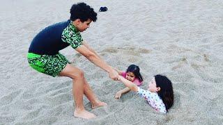 Sami Helps Amira and anisa stuck in the sand - stories for kids