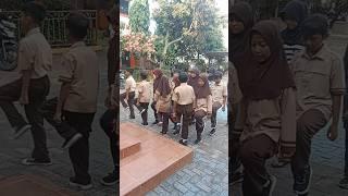 Latihan pbb dasar paskibra petugas upacara bendera.#upacara #pbbdasar #pbbpaskibra #paskibrasekolah