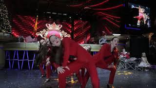 Lady in red - «Millenium Alliance Hall»